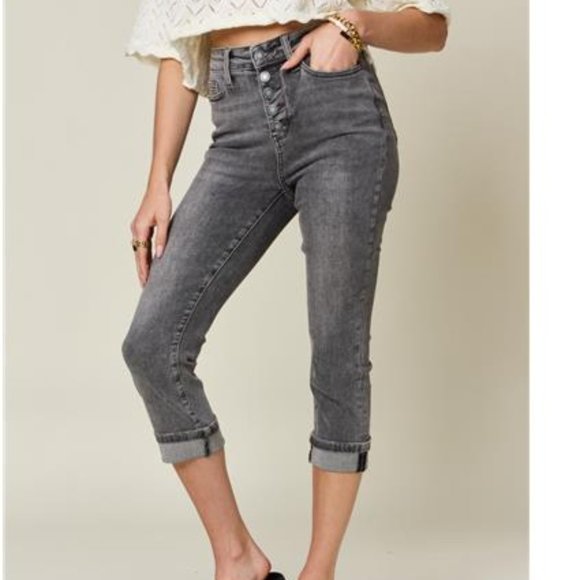 NWT Judy Blue Button Fly High Waist Capris, Cuffed Hem, Slightly Stretchy - Picture 3 of 7